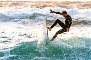Descubre las mejores playas para practicar surf en tu próxima escapada
